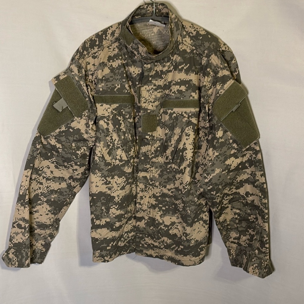 Army Fatigues OCP Green Camouflage print Jacket size XS Regular Outdoor